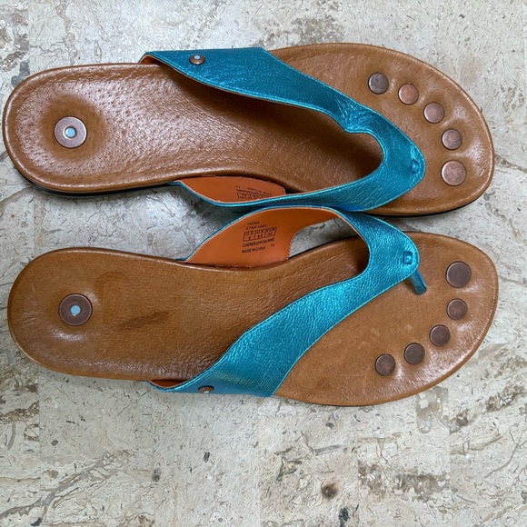 Hera Leather Thong Sandal Flat By Juli Size 9 - Picture 7 of 7